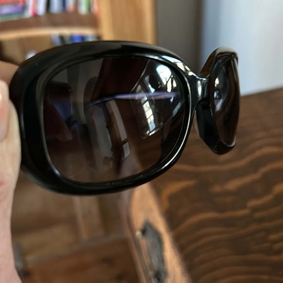 Chanel Bow Sunglasses - Picture 10 of 13